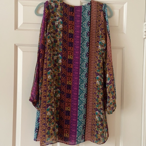 Colorful & ornate mini dress - cold shoulder - Picture 7 of 8